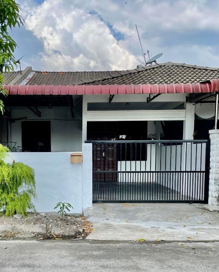 Entire 33 Cozy House • 3 Bedroom @ Alma Bukit Mertajam Bagian luar foto